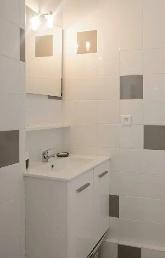 Apartment Gregbnb - Filet Suspendu ! - Parking Inclus - Climatise - Wifi -15Min Gare Toulon