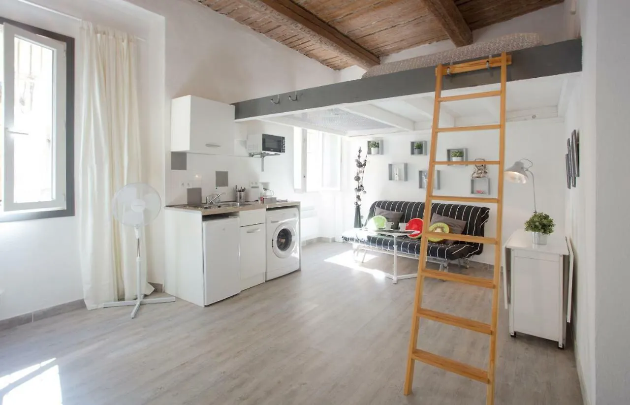 Gregbnb - Filet Suspendu ! - Parking Inclus - Climatise - Wifi -15Min Gare Toulon Apartment